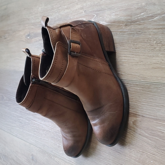 Vince camuto booties - Picture 2 of 11